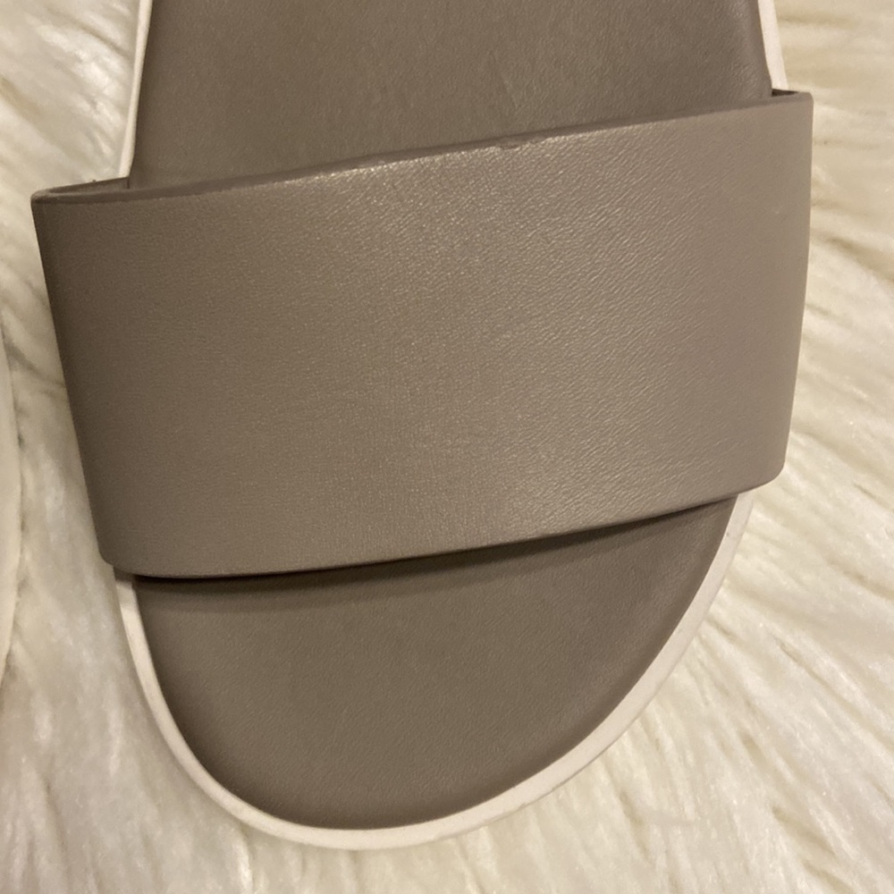 VINCE Sandals size 9 excellent condition color dark gray see all pictures - Picture 3 of 16